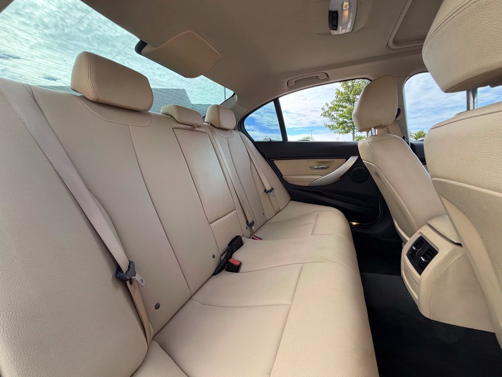 Used 2017 BMW 320i xDrive Sedan AWD/4WD image 20