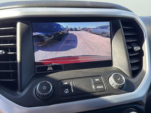 Used 2023 GMC Acadia SLT image 19