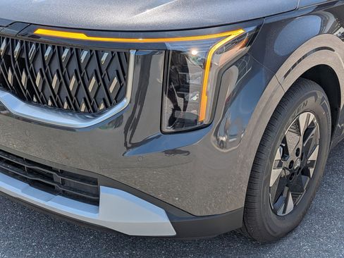 New 2026 Kia Carnival LXS FWD image 9