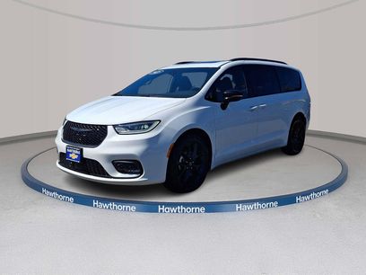 Used 2025 Chrysler Pacifica Limited