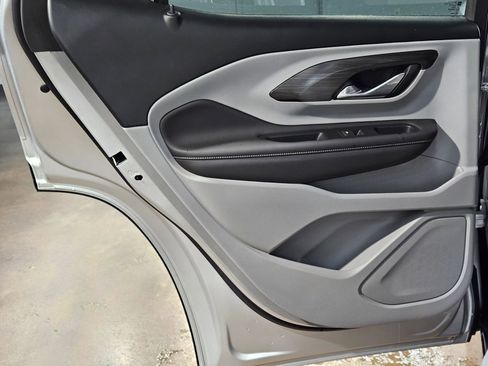 Used 2022 GMC Terrain SLE image 32