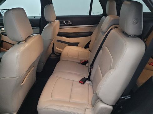 Used 2018 Ford Explorer XLT w/ Equipment Group 202A FWD image 18