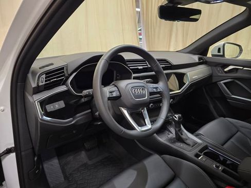 Certified 2025 Audi Q3 2.0T Premium w/ Convenience Package image 18