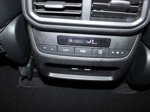 Used 2023 Honda Pilot EX-L image 12