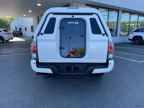 Used 2021 Toyota Tacoma TRD Off-Road w/ TRD Premium Off Road Package AWD/4WD image 6