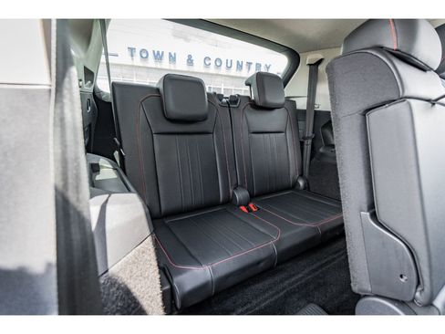 Used 2024 Volkswagen Tiguan Wolfsburg Edition FWD image 31