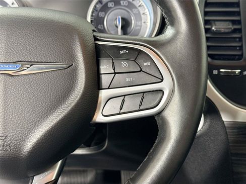 Used 2019 Chrysler 300 Touring w/ Sport Appearance Package RWD image 17