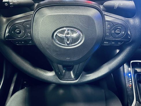 Used 2025 Toyota Corolla LE FWD image 27