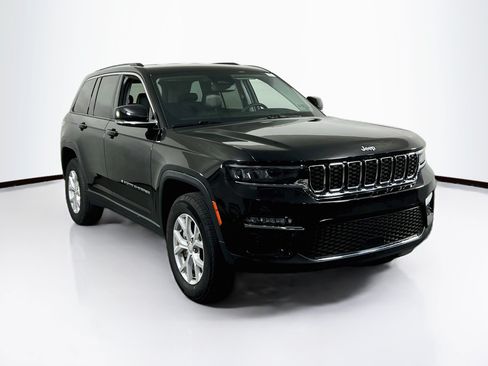 Used 2023 Jeep Grand Cherokee Limited AWD/4WD image 3