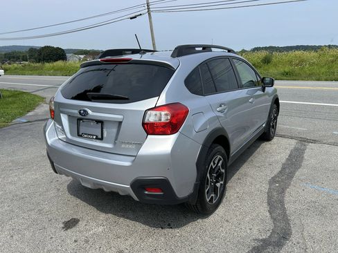 Used 2017 Subaru Crosstrek 2.0i Premium w/ Moonroof Package AWD/4WD image 6
