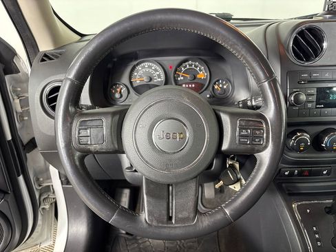 Used 2014 Jeep Patriot Latitude FWD image 16