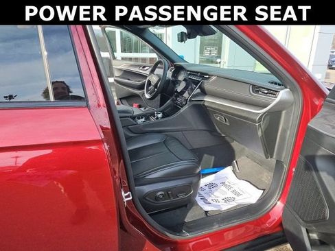 Used 2024 Jeep Grand Cherokee Limited w/ Luxury Tech Group II image 36