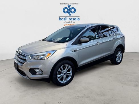 Used 2017 Ford Escape SE FWD image 2