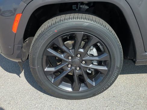 New 2026 Jeep Grand Cherokee Limited image 11