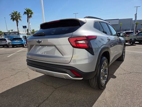 Used 2025 Chevrolet Trax LT w/ Driver Confidence Package image 6