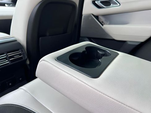 Used 2019 Land Rover Range Rover Velar R-Dynamic SE image 19
