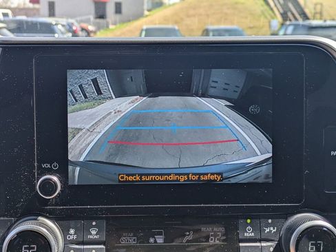 Used 2024 Toyota Highlander LE image 19