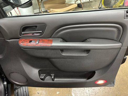 Used 2014 Cadillac Escalade Premium image 22