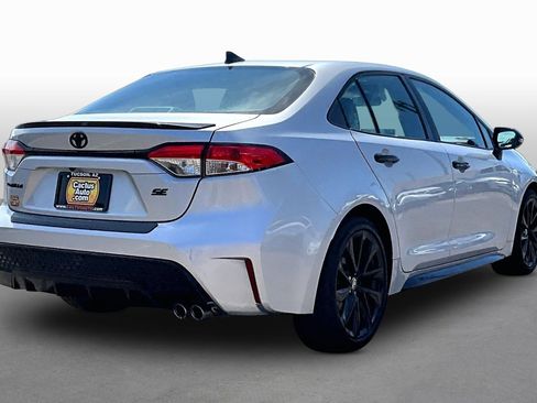 Used 2021 Toyota Corolla SE w/ Carpet Mat Package (TMS) FWD image 2