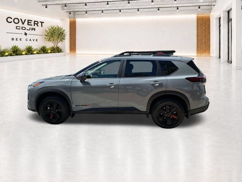 Used 2025 Nissan Rogue SV AWD/4WD image 7