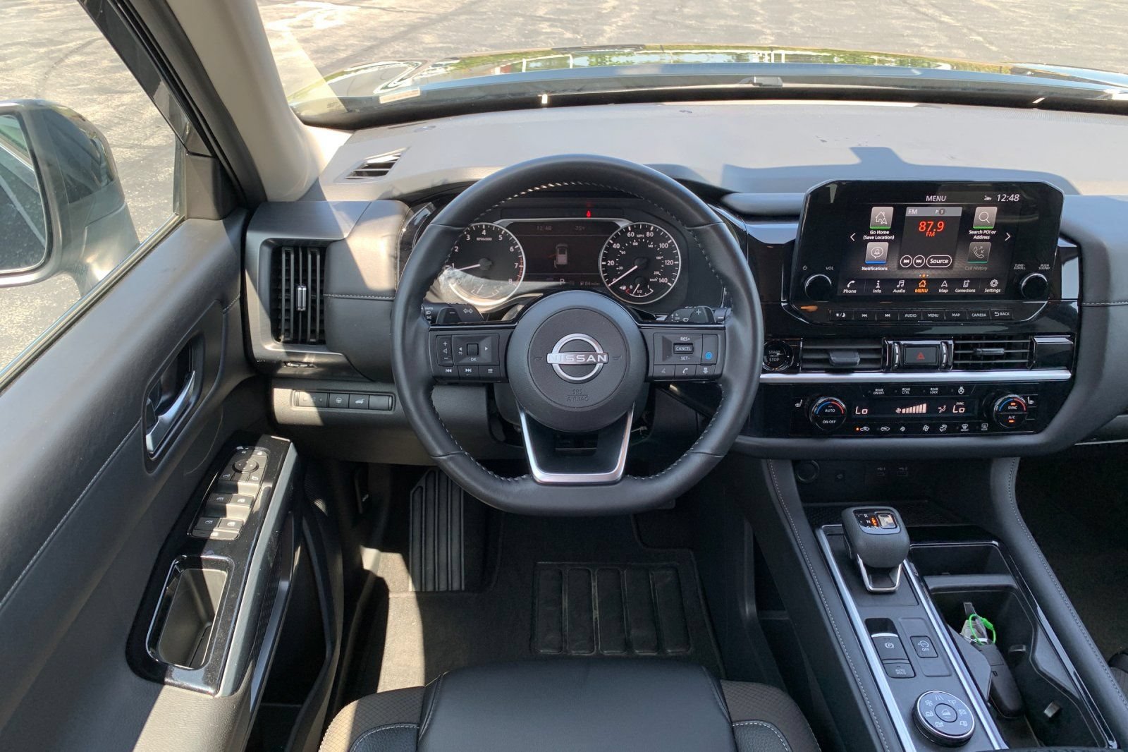 Used 2025 Nissan Pathfinder SL AWD/4WD image 18