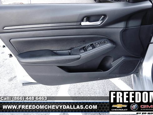 Used 2024 Nissan Altima 2.5 SV FWD image 33