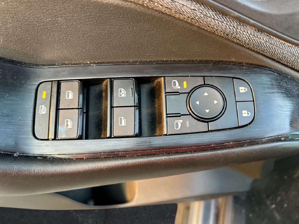 Used 2023 Nissan Rogue S FWD image 12