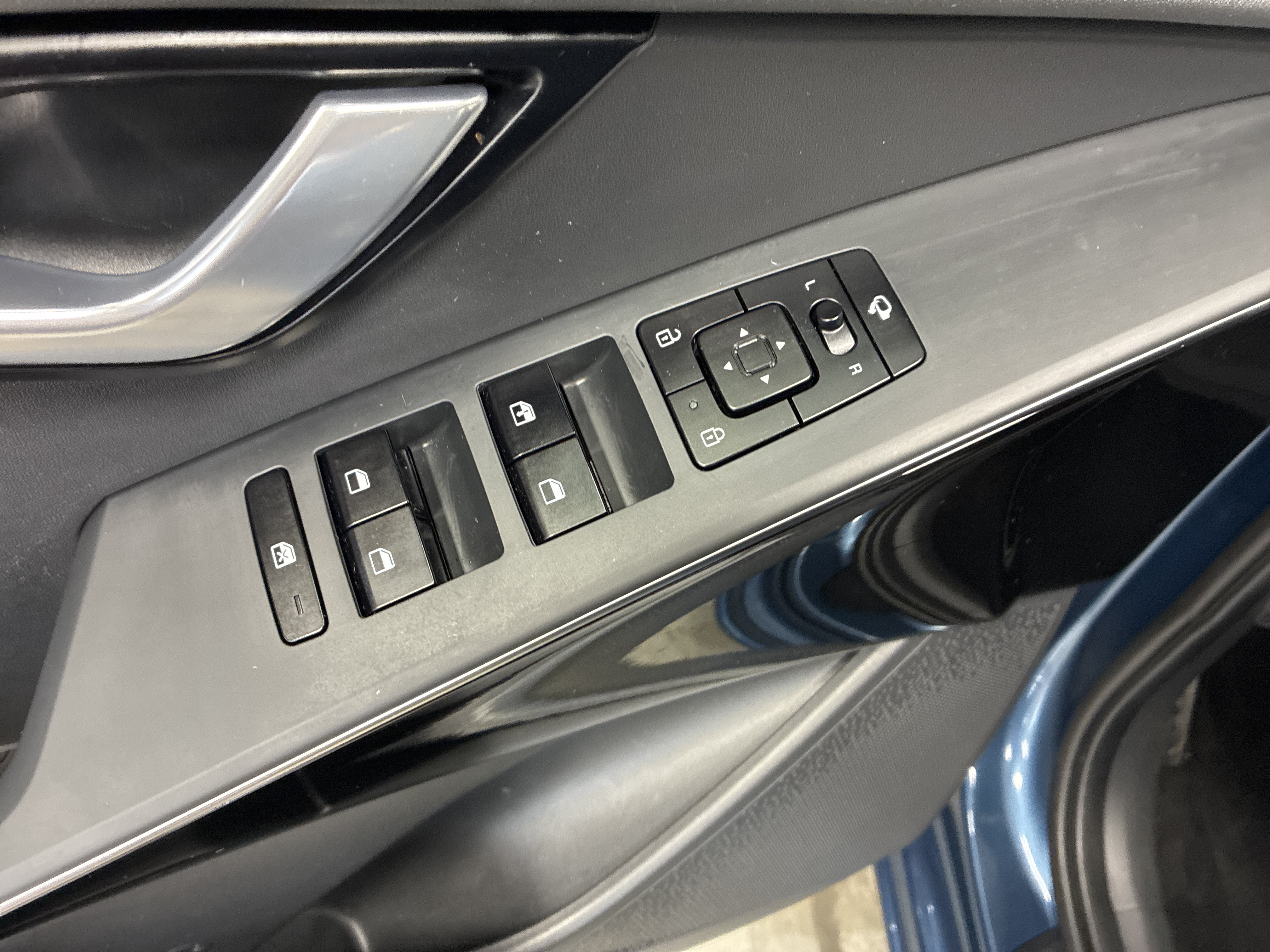 Certified 2023 Kia Niro EX Touring FWD image 18