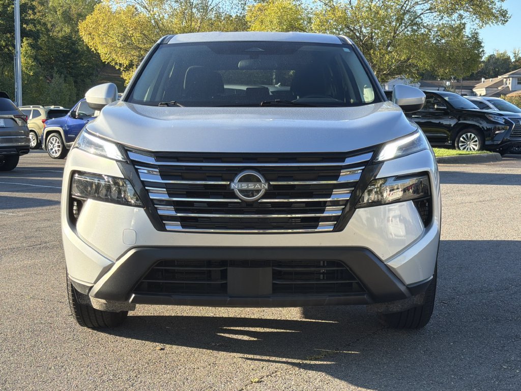 Used 2025 Nissan Rogue SV AWD/4WD image 8