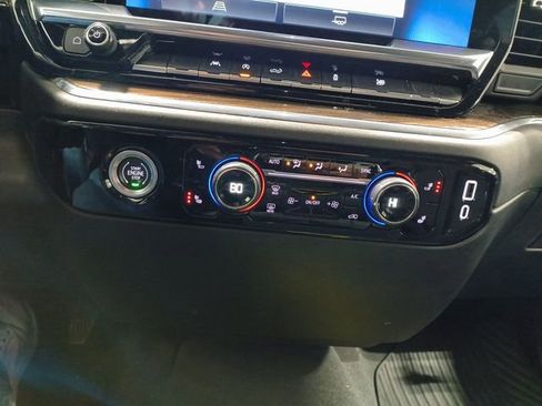 Used 2024 Chevrolet Silverado 1500 LT AWD/4WD image 10