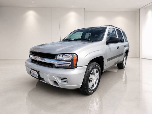 Used 2005 Chevrolet TrailBlazer LS w/ LS Preferred Equipment Group AWD/4WD image 1