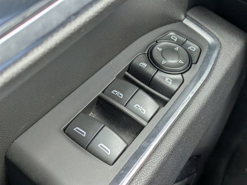 Certified 2025 GMC Sierra 1500 SLT image 28