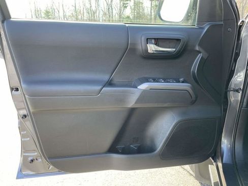 Used 2022 Toyota Tacoma TRD Sport w/ Technology Package image 19