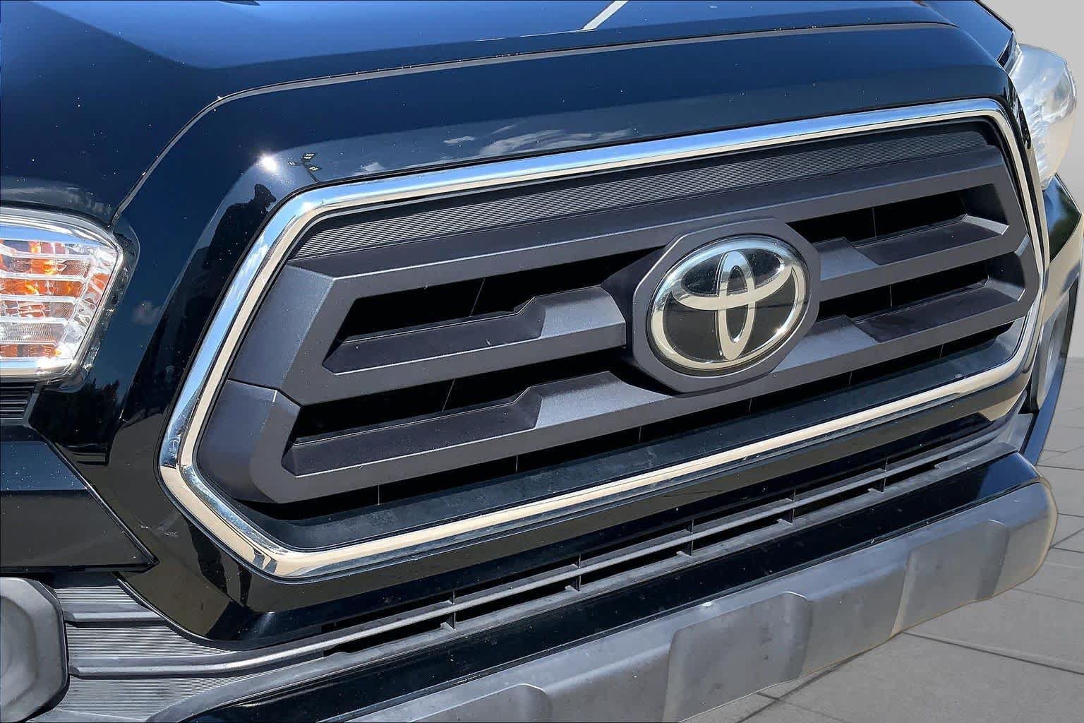 Used 2021 Toyota Tacoma SR5 w/ SR5 Appearance Package (SM) RWD image 31