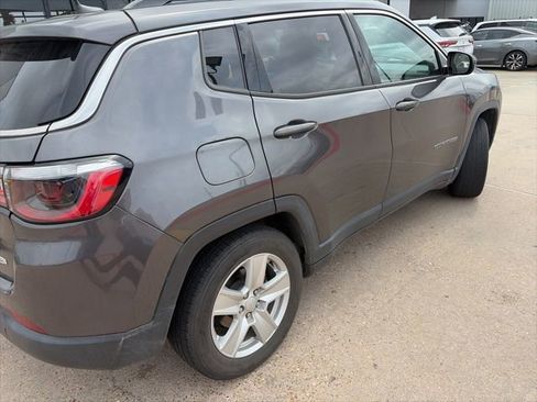 Used 2022 Jeep Compass Latitude w/ Sun and Sound Group FWD image 10