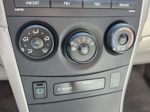 Used 2013 Toyota Corolla L image 22