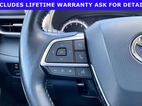 Used 2021 Toyota Highlander LE AWD/4WD image 15