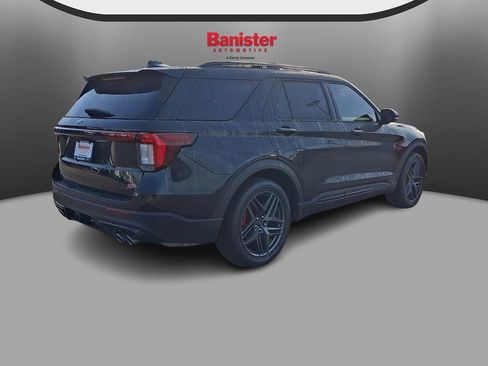 Used 2025 Ford Explorer ST image 4