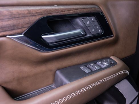 Used 2025 GMC Yukon Denali Ultimate AWD/4WD image 19