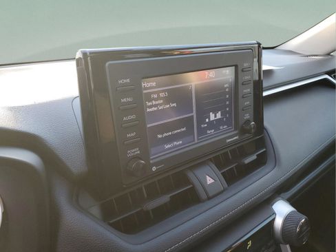 Used 2021 Toyota RAV4 XLE w/ Convenience Package image 19