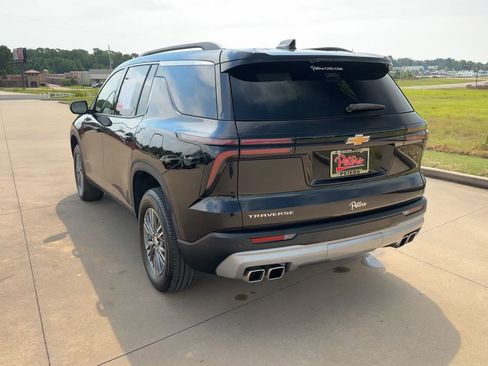 Used 2025 Chevrolet Traverse LT image 7