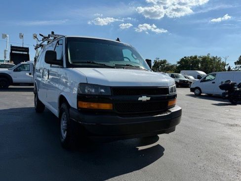 Used 2018 Chevrolet Express 2500 w/ Driver Convenience Package image 4