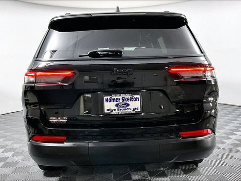 Used 2024 Jeep Grand Cherokee L Laredo RWD image 4