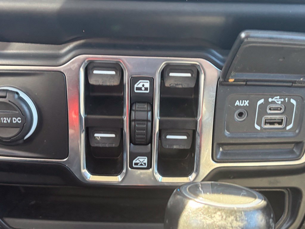Used 2022 Jeep Wrangler Unlimited Sahara AWD/4WD image 27