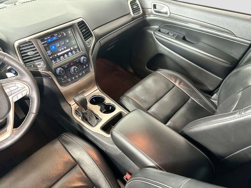 Used 2017 Jeep Grand Cherokee Limited w/ Luxury Group II image 24