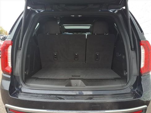 Used 2022 GMC Yukon SLT w/ SLT Premium Package image 9