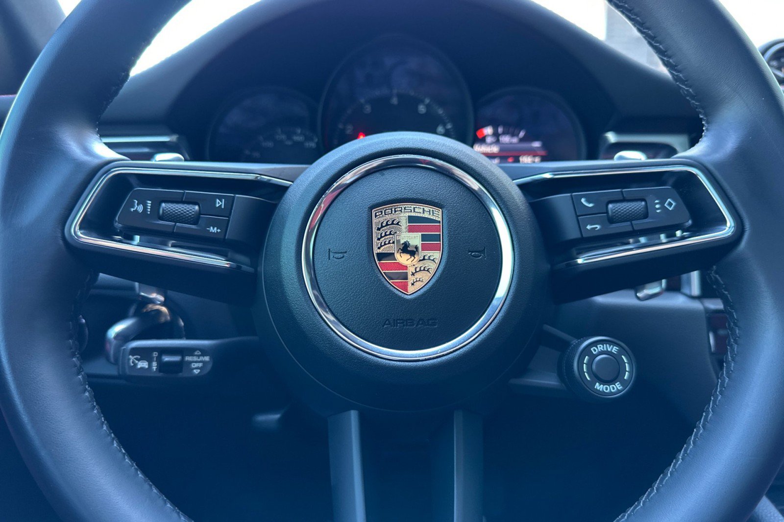 Certified 2024 Porsche Macan AWD/4WD image 24