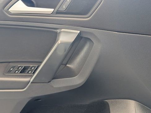 Used 2019 Volkswagen Tiguan SE image 26