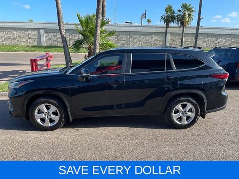 Used 2023 Toyota Highlander L FWD image 3