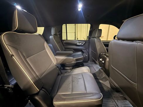 Used 2024 GMC Yukon XL SLT w/ SLT Luxury Package image 34